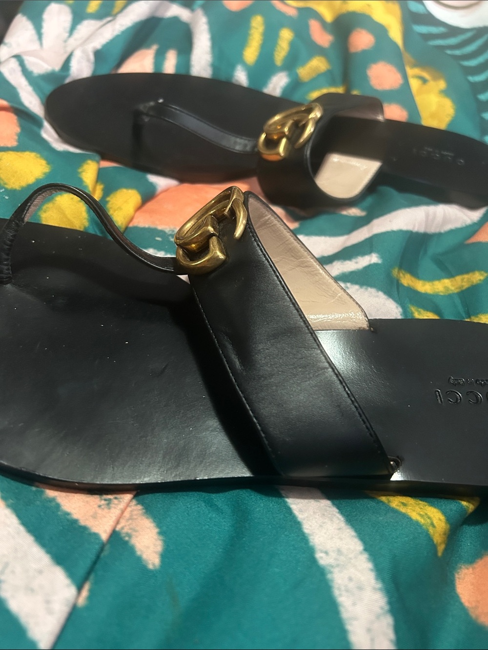 Gucci Black Leather Thong Sandal with Gold Double G - Picture 8 of 8